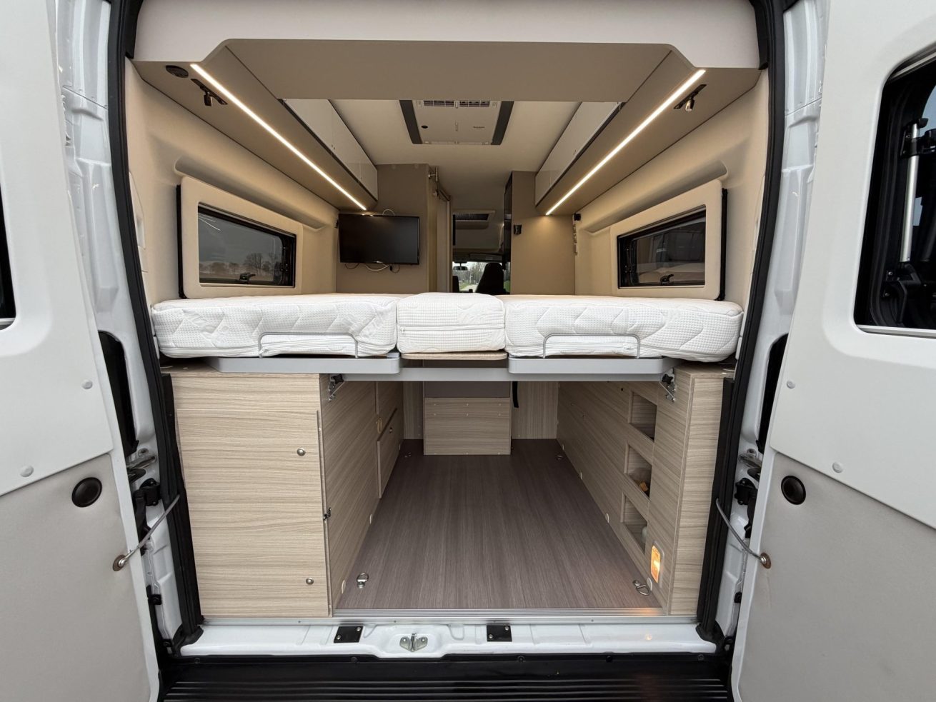 Adria Twin Plus 640 SLB (10)
