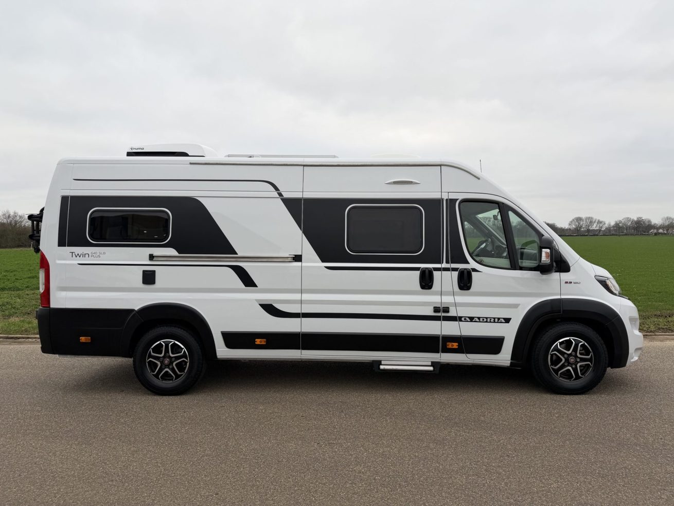 Adria Twin Plus 640 SLB (16)