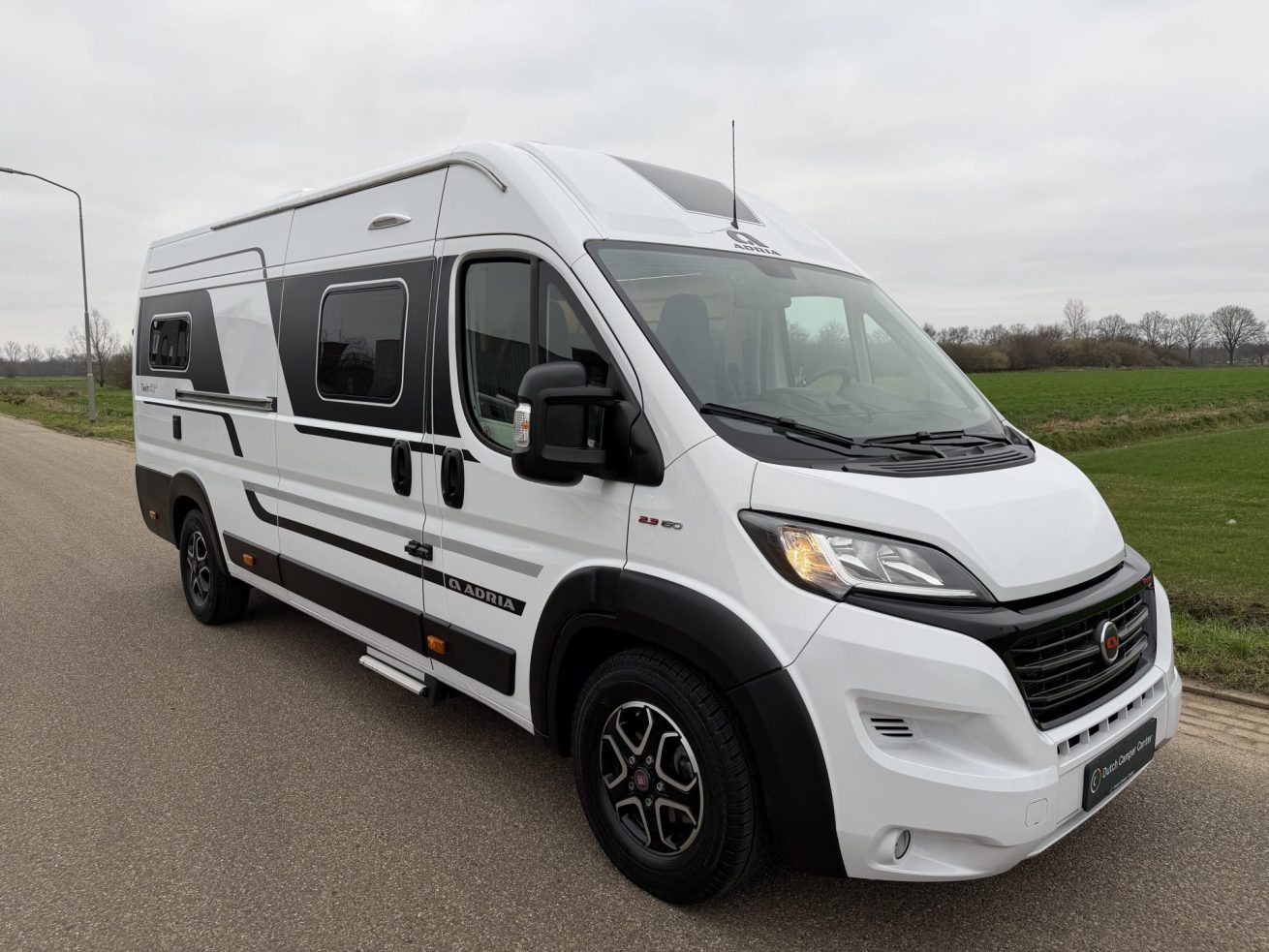 Adria Twin Plus 640 SLB (17)