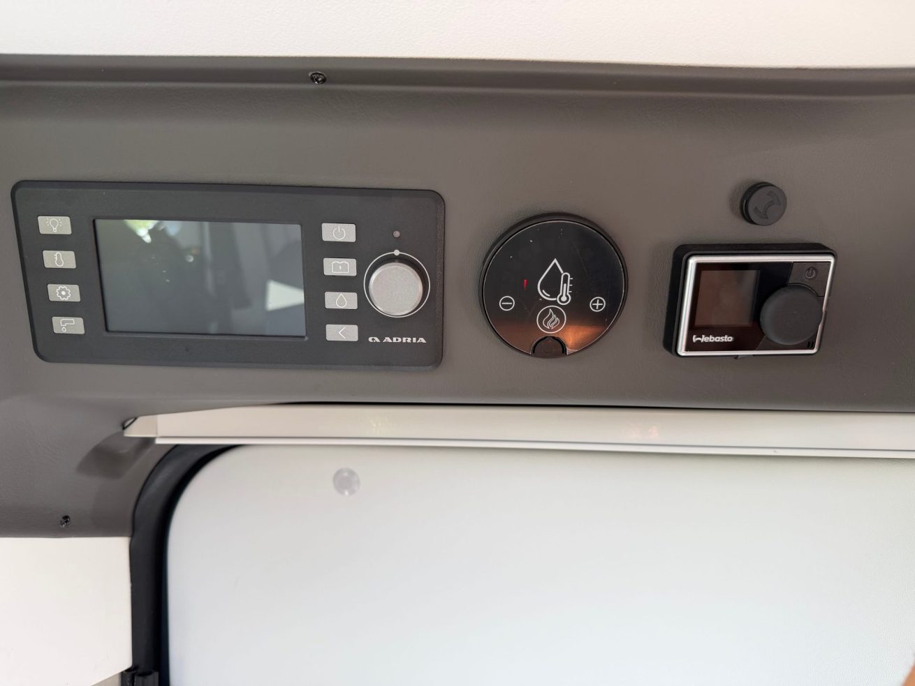 Adria Twin Supreme 640 SGX (11)