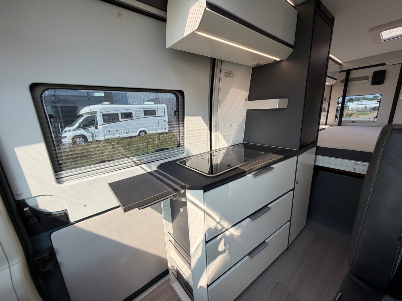 Adria Twin Supreme 640 SGX (12)