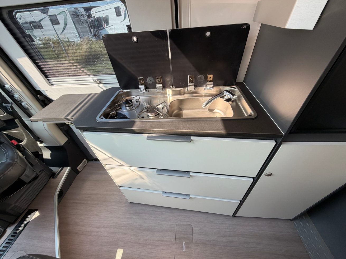 Adria Twin Supreme 640 SGX (13)