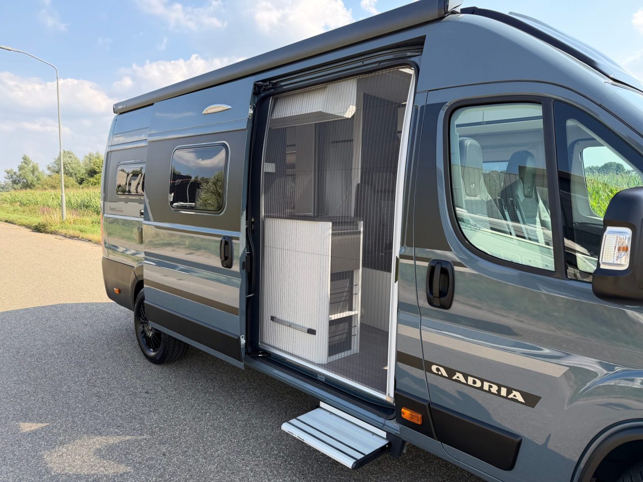 Adria Twin Supreme 640 SGX (17)
