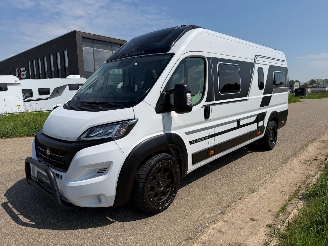 Adria Twin Supreme 640 SGX (2)