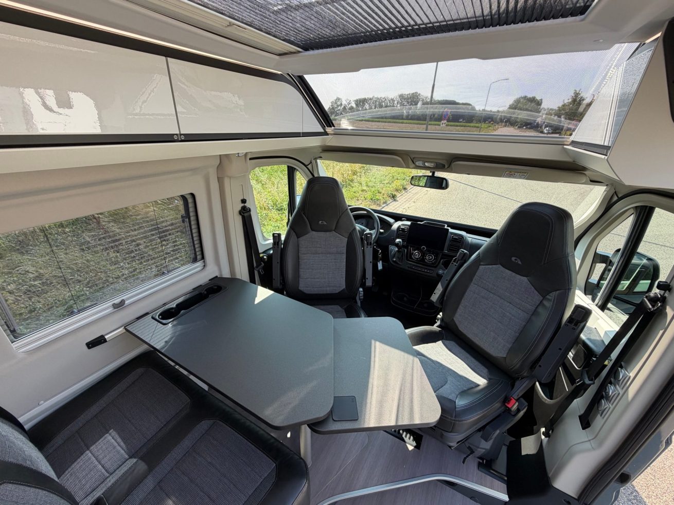 Adria Twin Supreme 640 SGX (20)