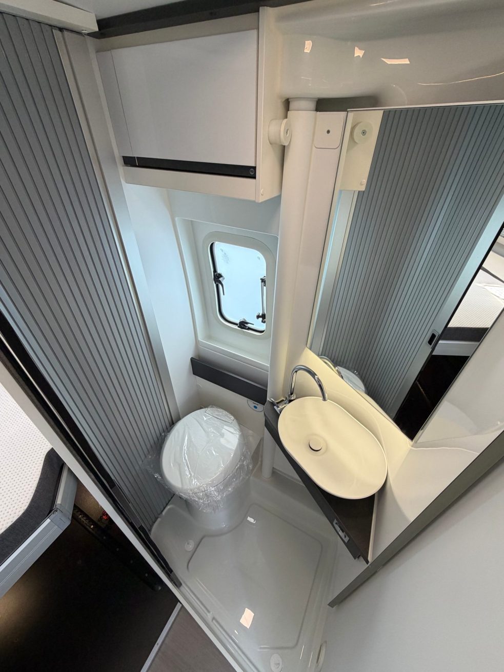 Adria Twin Supreme 640 SGX (23)