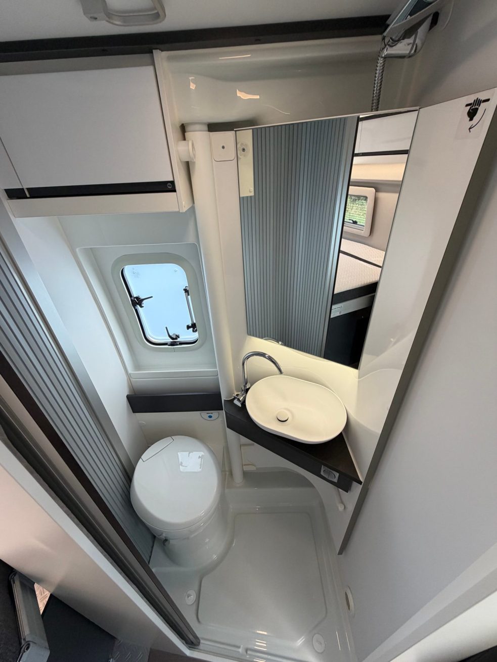Adria Twin Supreme 640 SGX (7)