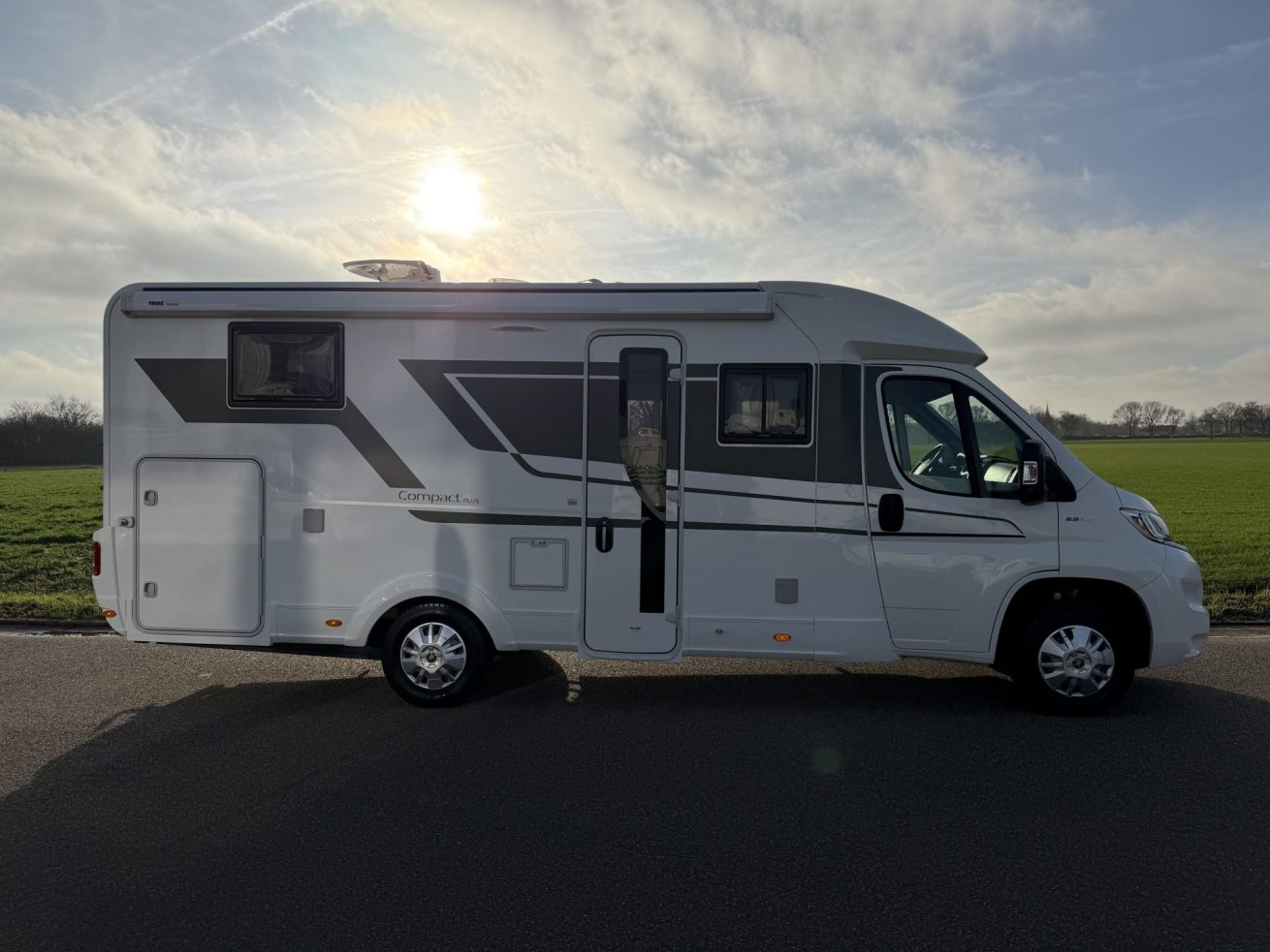 Adria compact DL (2)