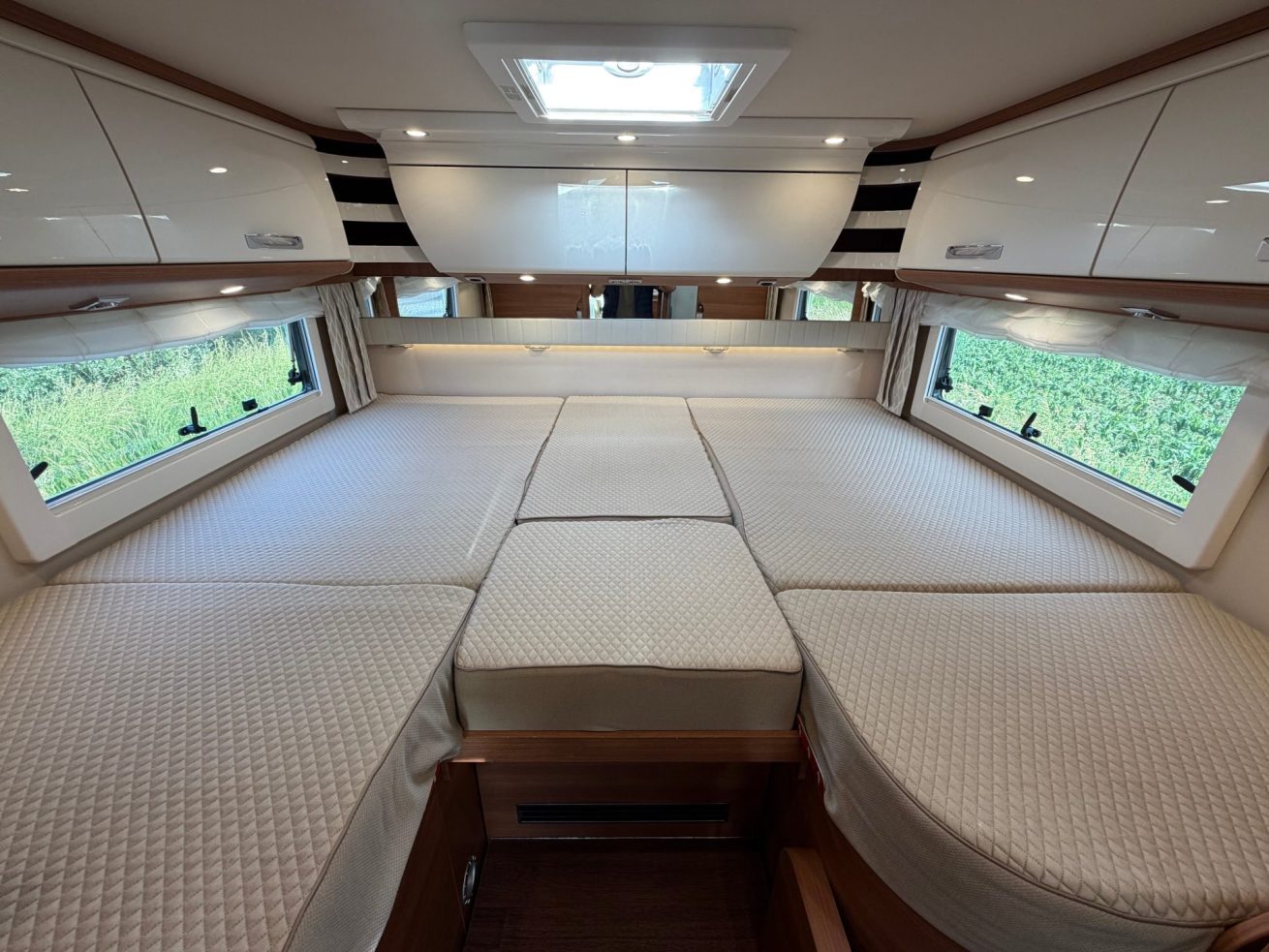 Carthago Chic C-line T 4.9 LE Silver (13)