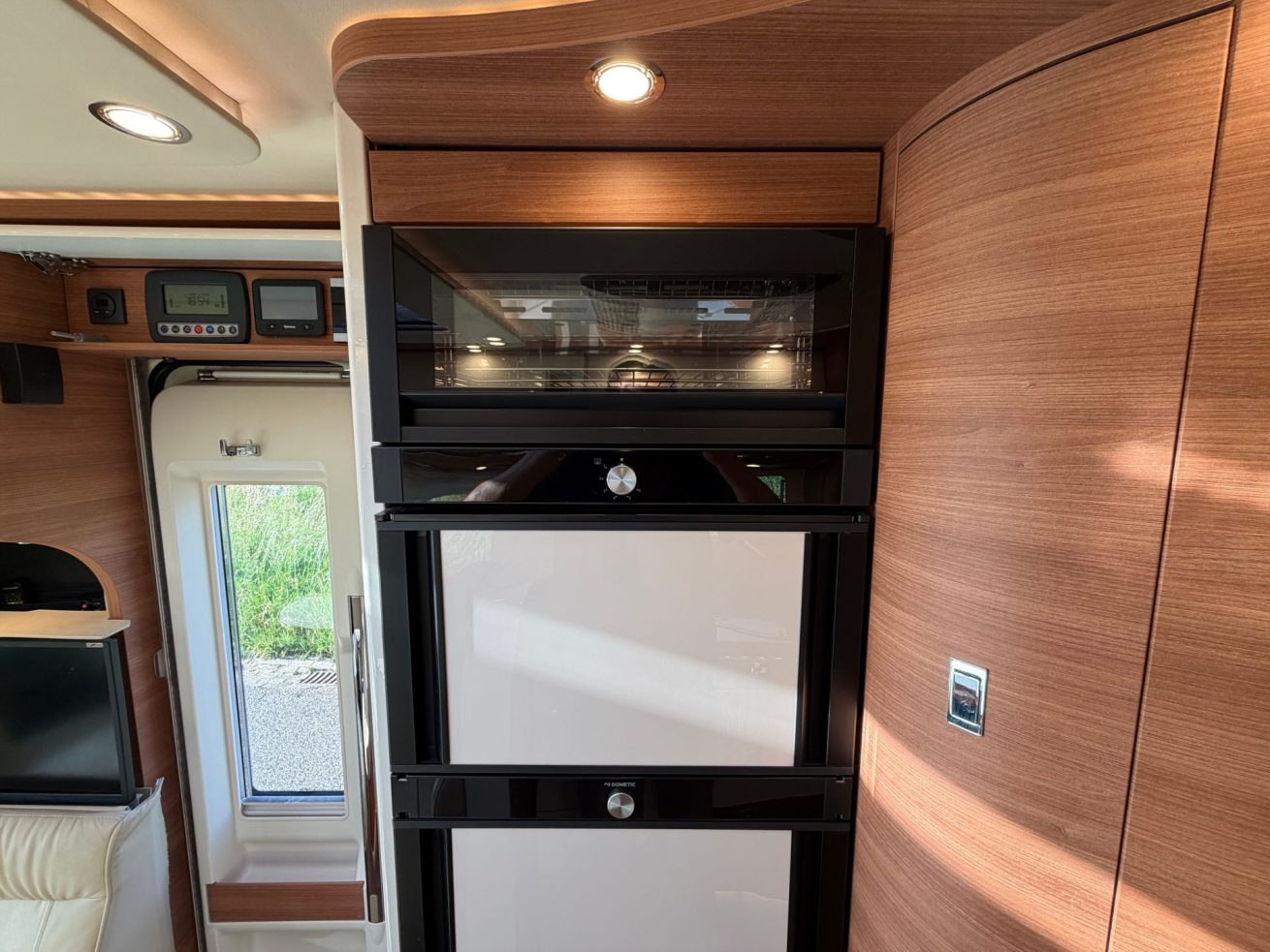 Carthago Chic C-line T 4.9 LE Silver (14)