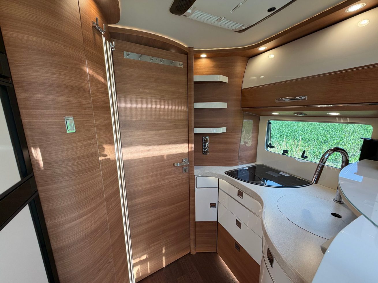 Carthago Chic C-line T 4.9 LE Silver (18)
