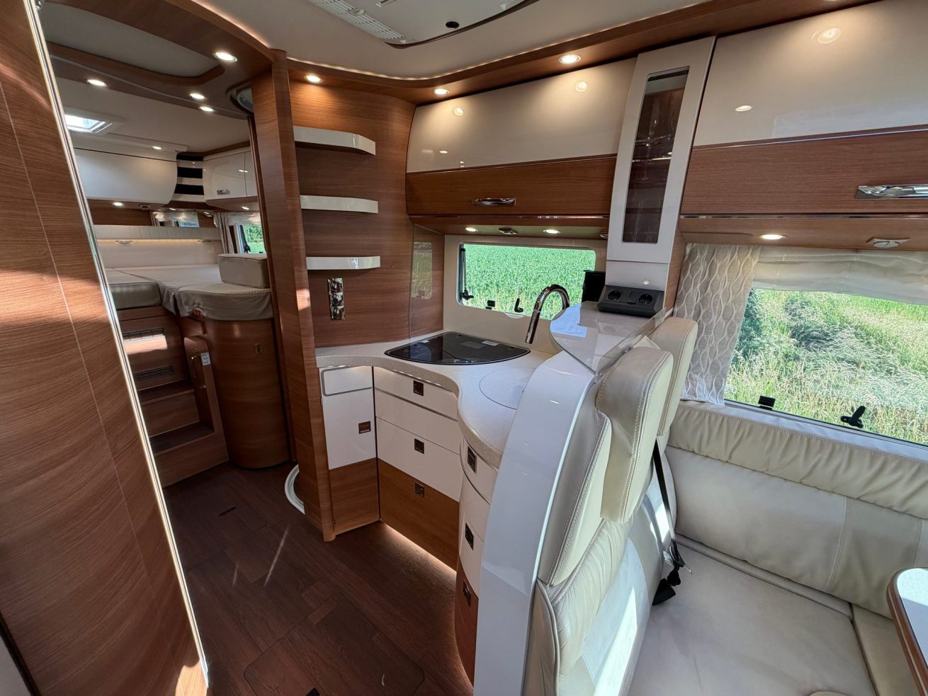 Carthago Chic C-line T 4.9 LE Silver (19)