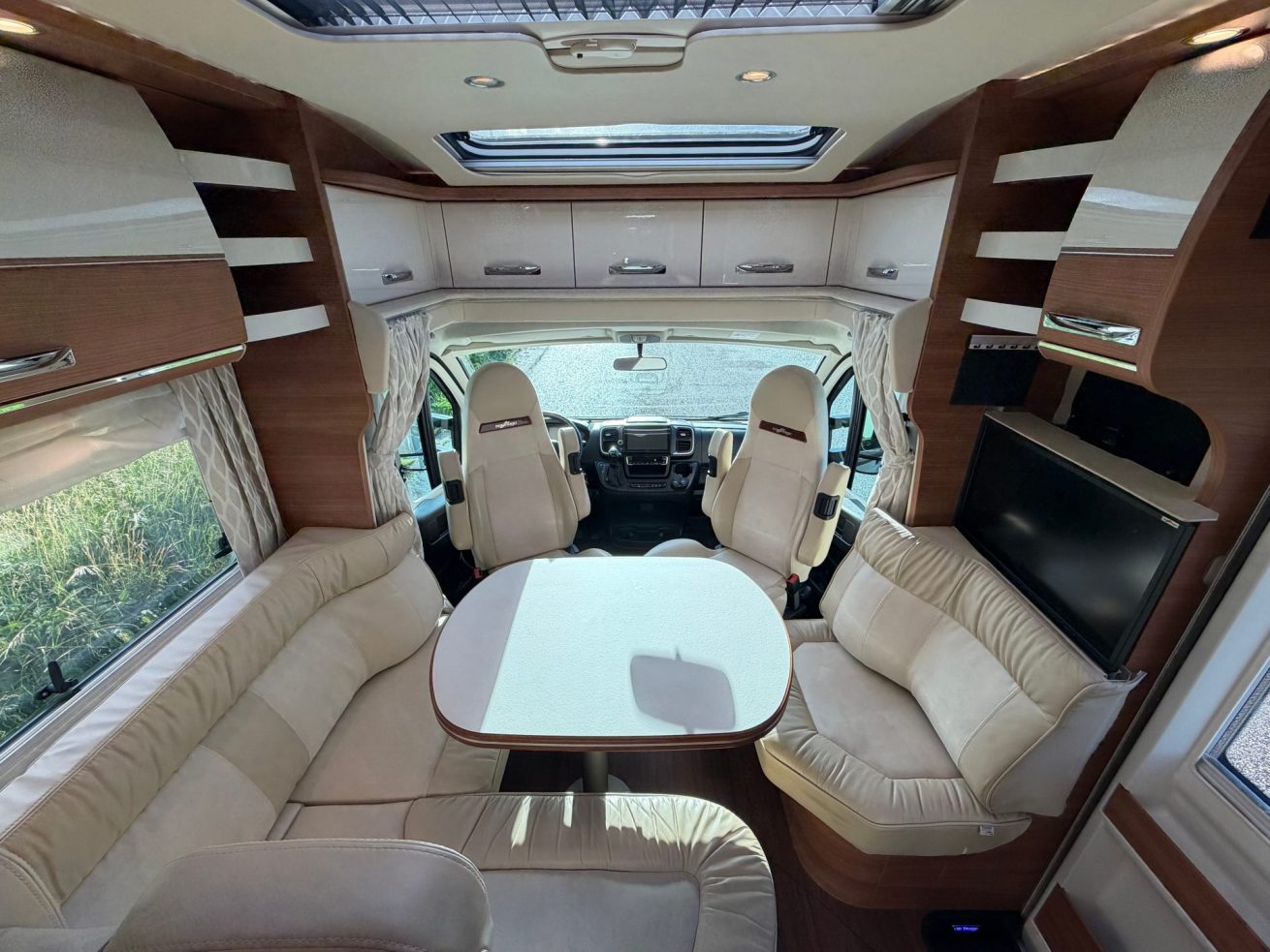 Carthago Chic C-line T 4.9 LE Silver (26)
