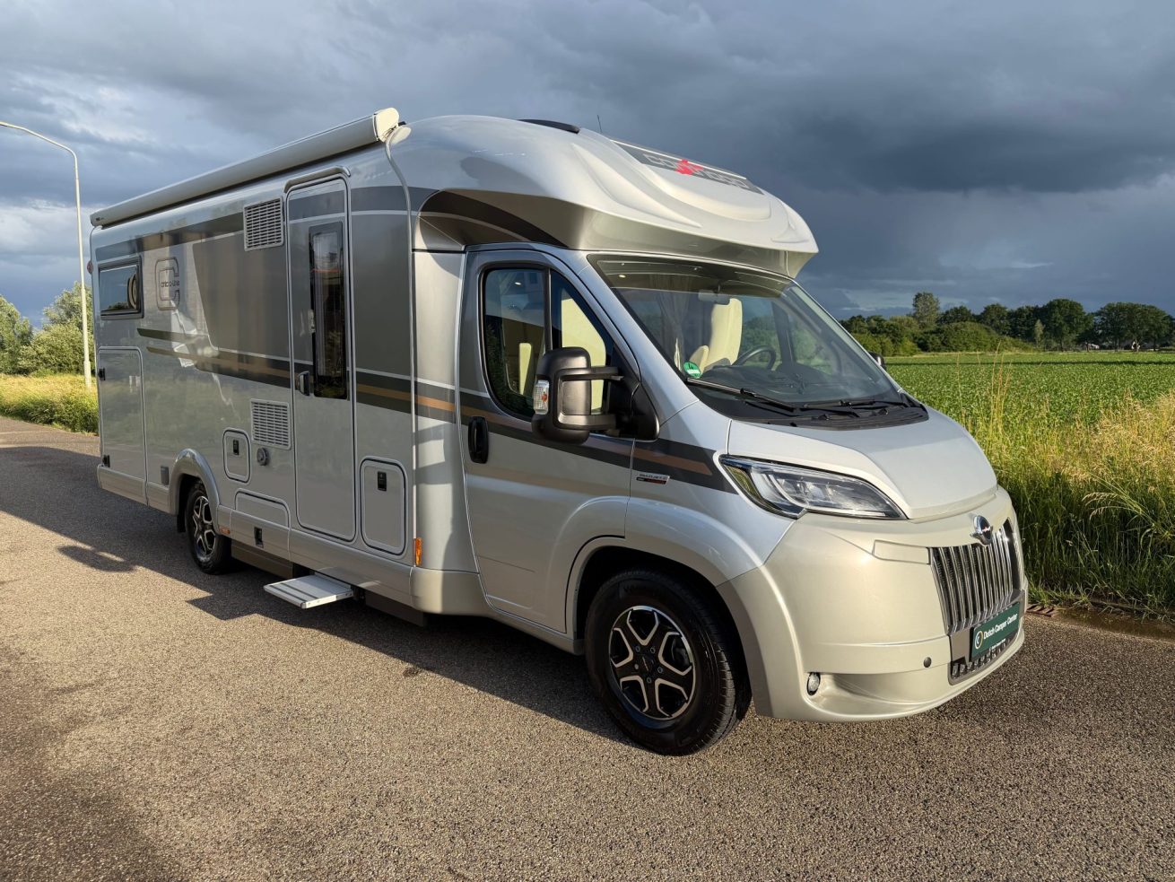 Carthago Chic C-line T 4.9 LE Silver (3)
