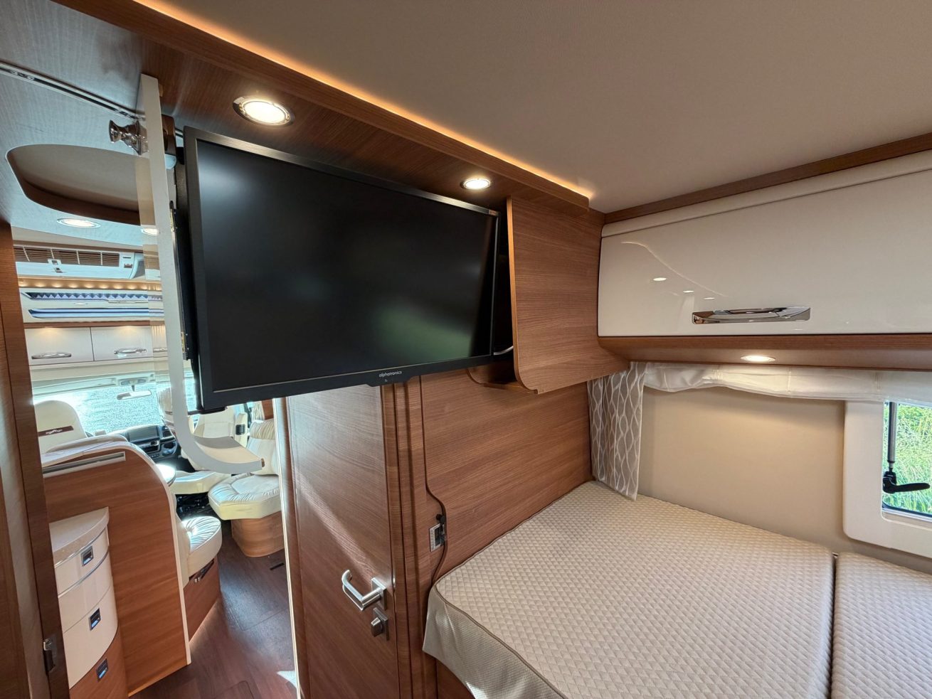 Carthago Chic C-line T 4.9 LE Silver (34)