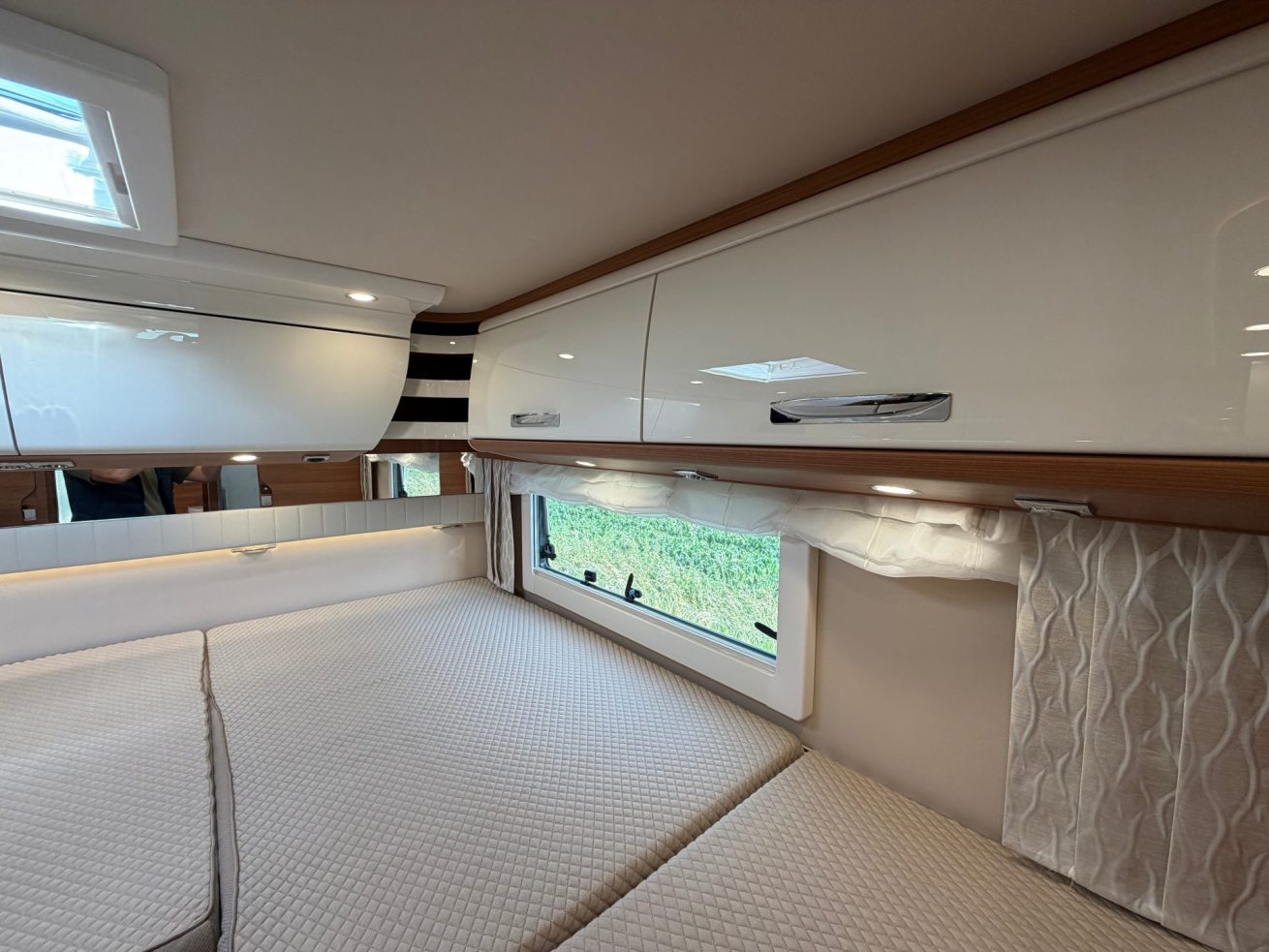 Carthago Chic C-line T 4.9 LE Silver (35)