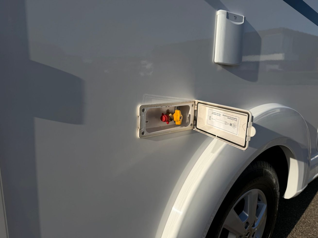 Eura Mobil Profila T696 EB (2)