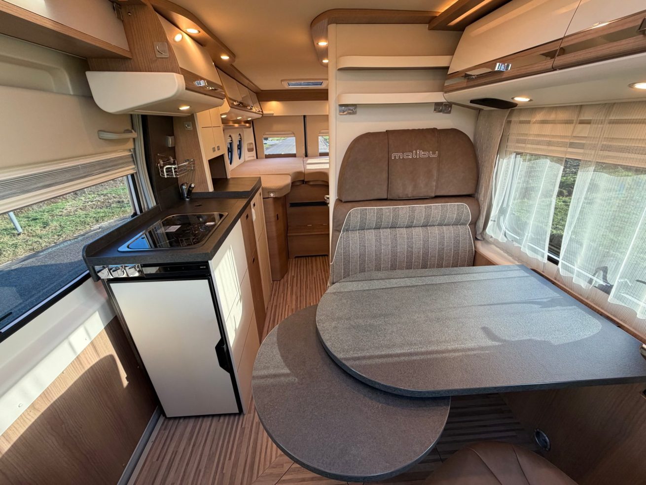 Malibu Charming GT Skyview 640 LE RB (14)