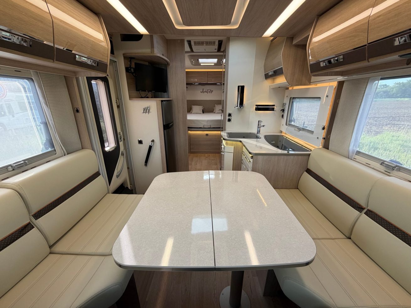 Rapido 696 F Premium Edition (10)