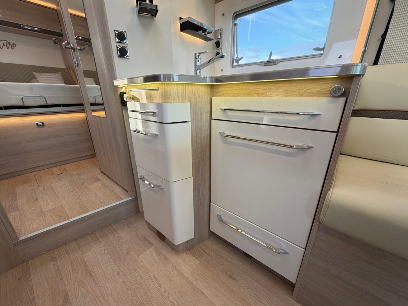Rapido 696 F Premium Edition (11)