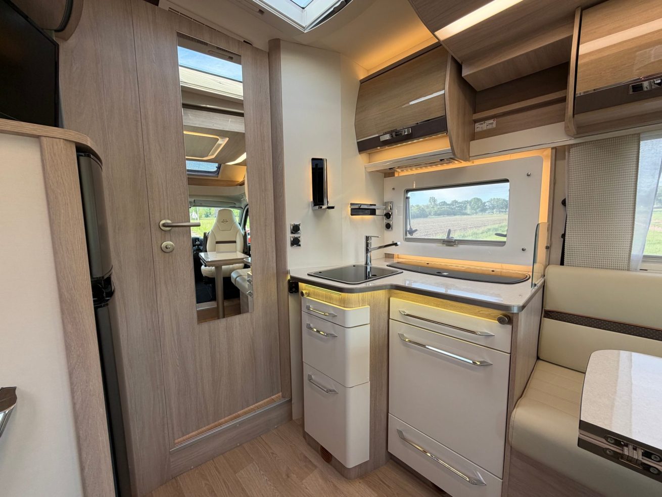 Rapido 696 F Premium Edition (12)