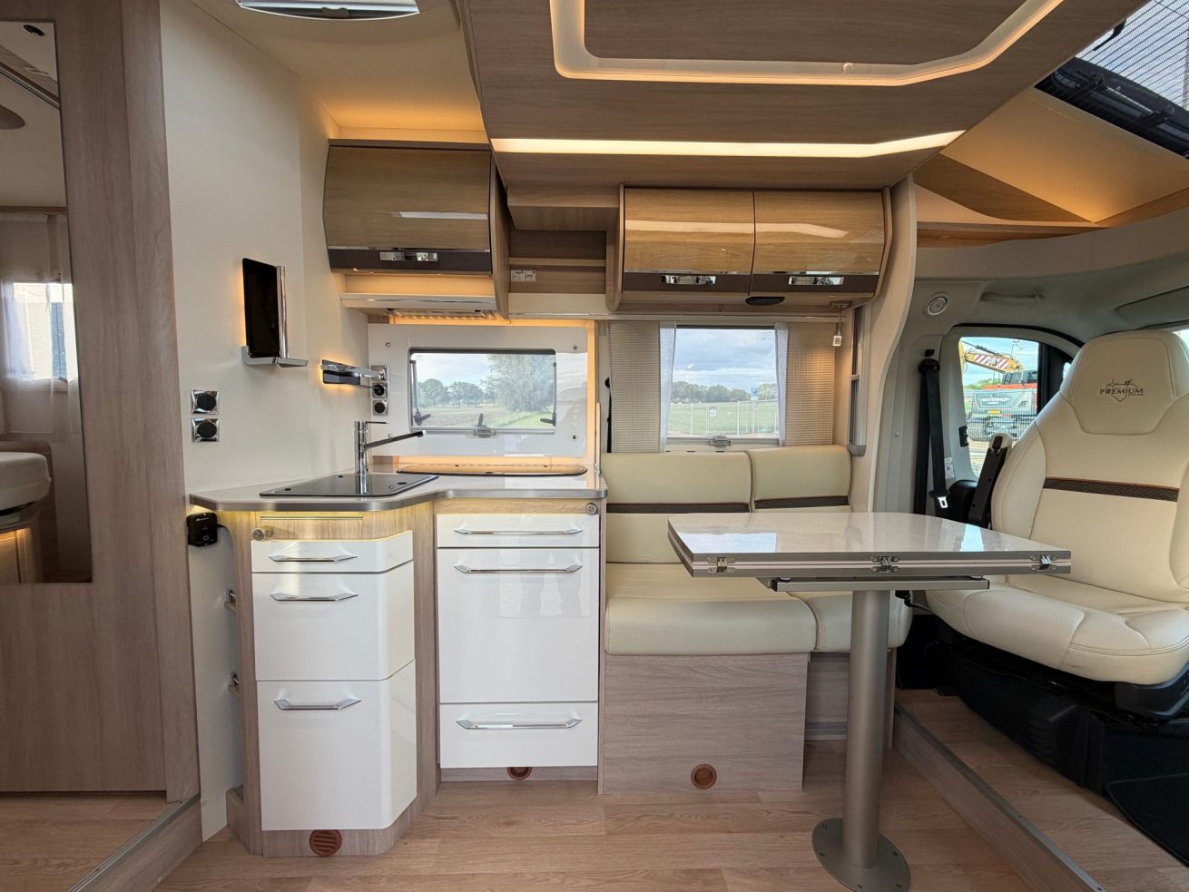 Rapido 696 F Premium Edition (14)