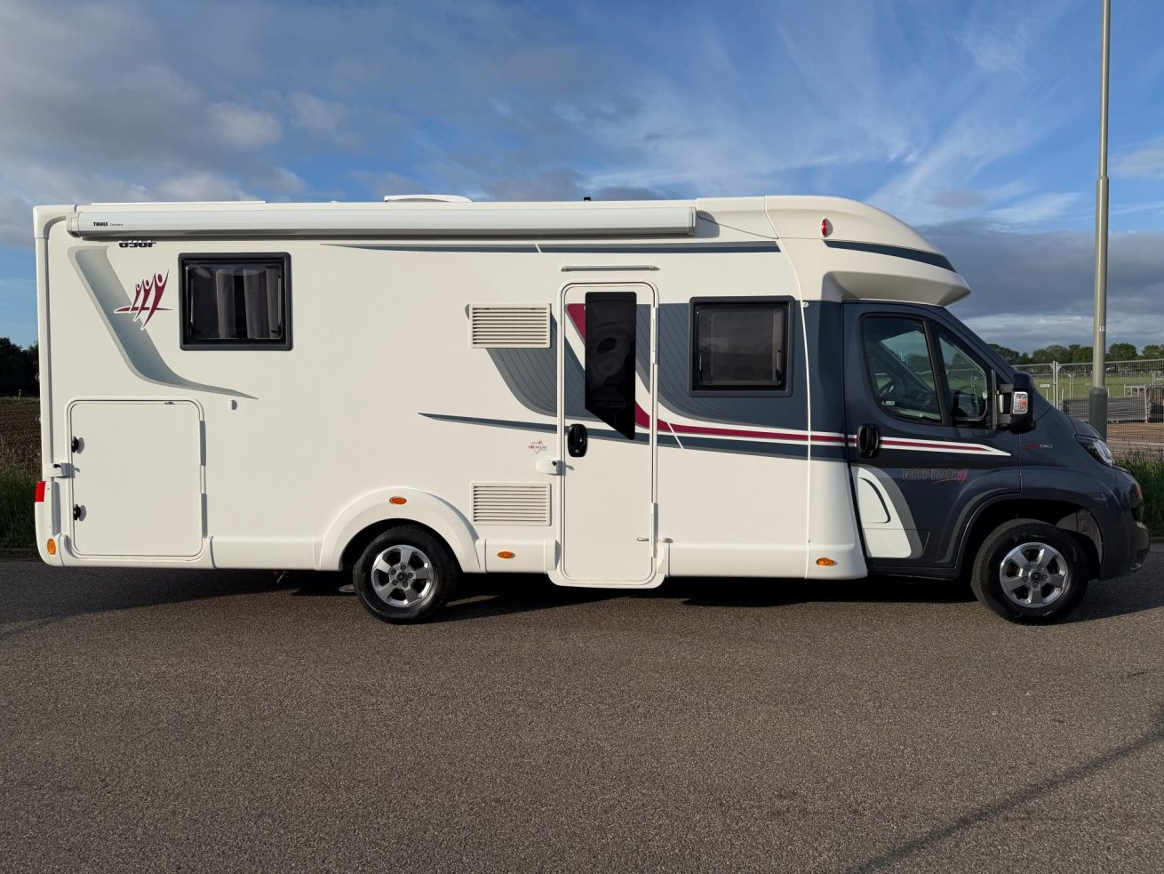 Rapido 696 F Premium Edition (21)