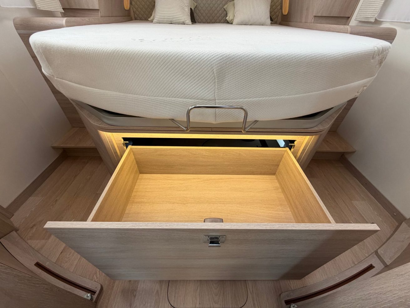 Rapido 696 F Premium Edition (26)