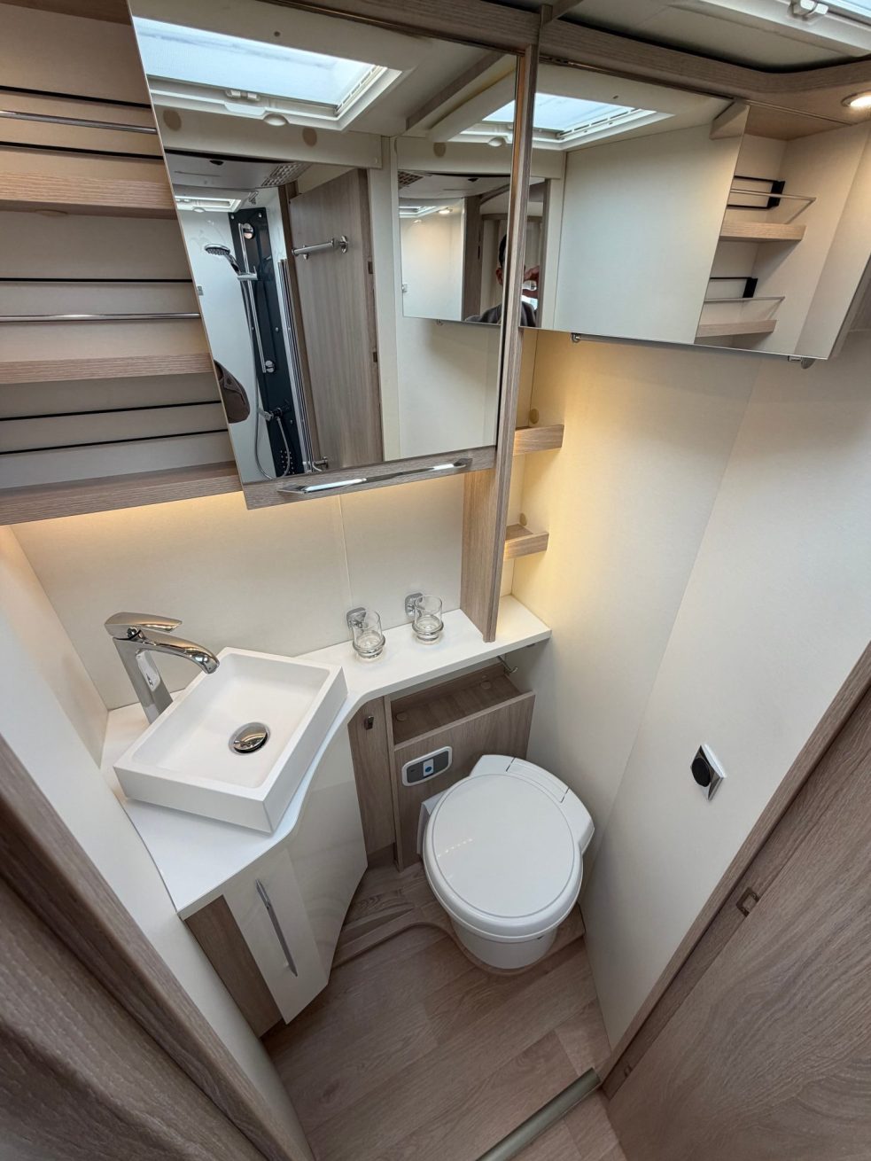 Rapido 696 F Premium Edition (28)