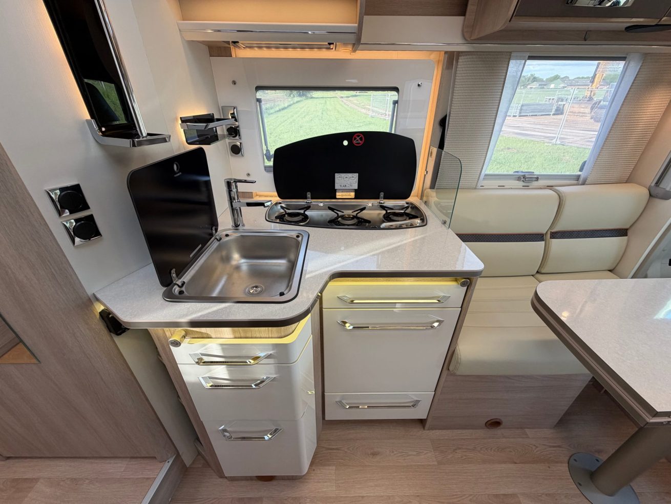 Rapido 696 F Premium Edition (3)