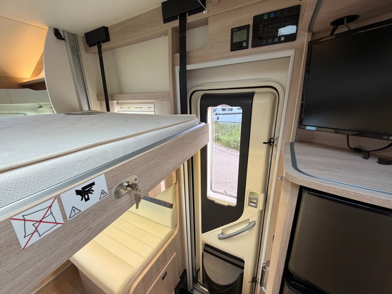 Rapido 696 F Premium Edition (30)