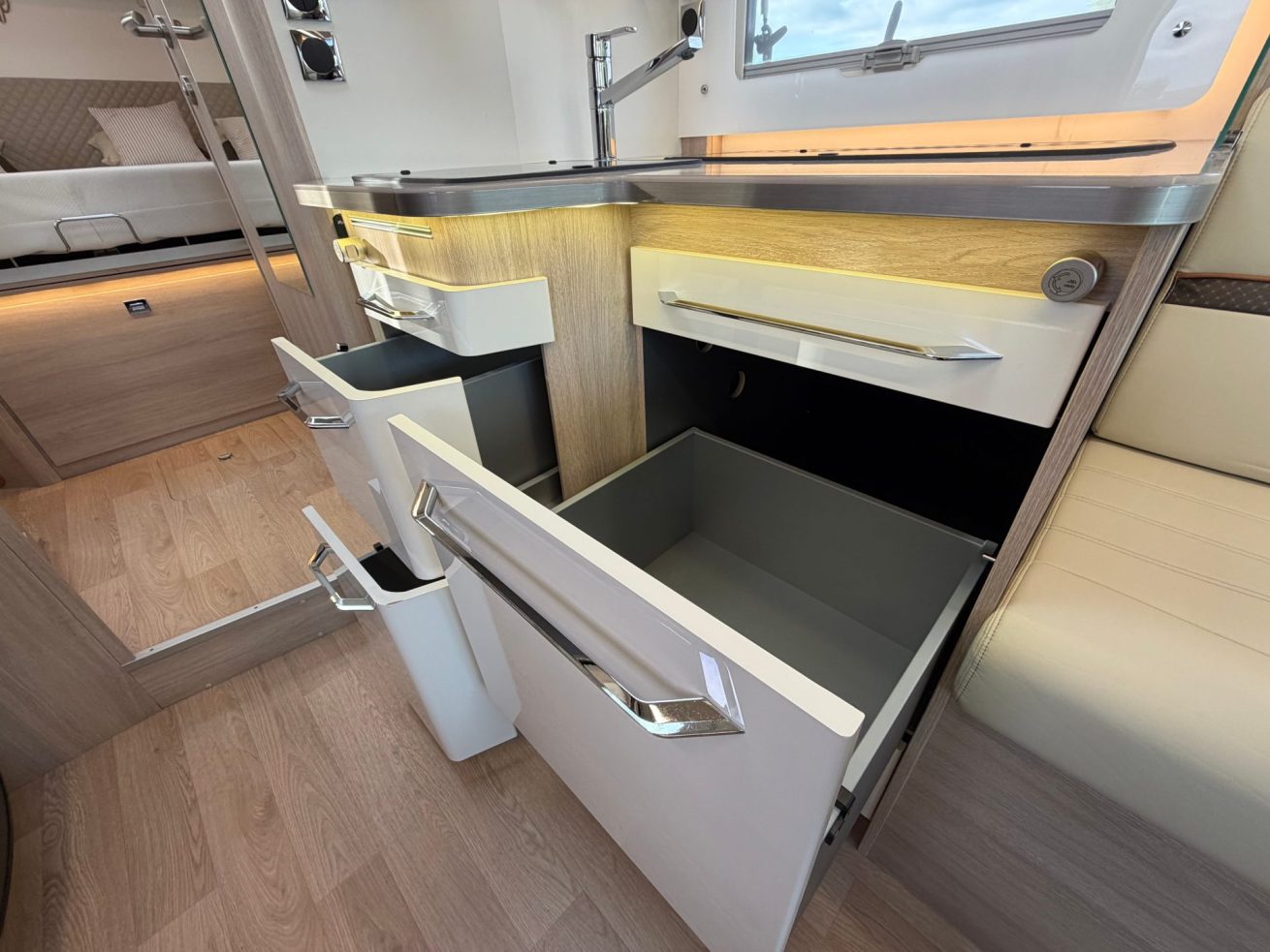Rapido 696 F Premium Edition (4)