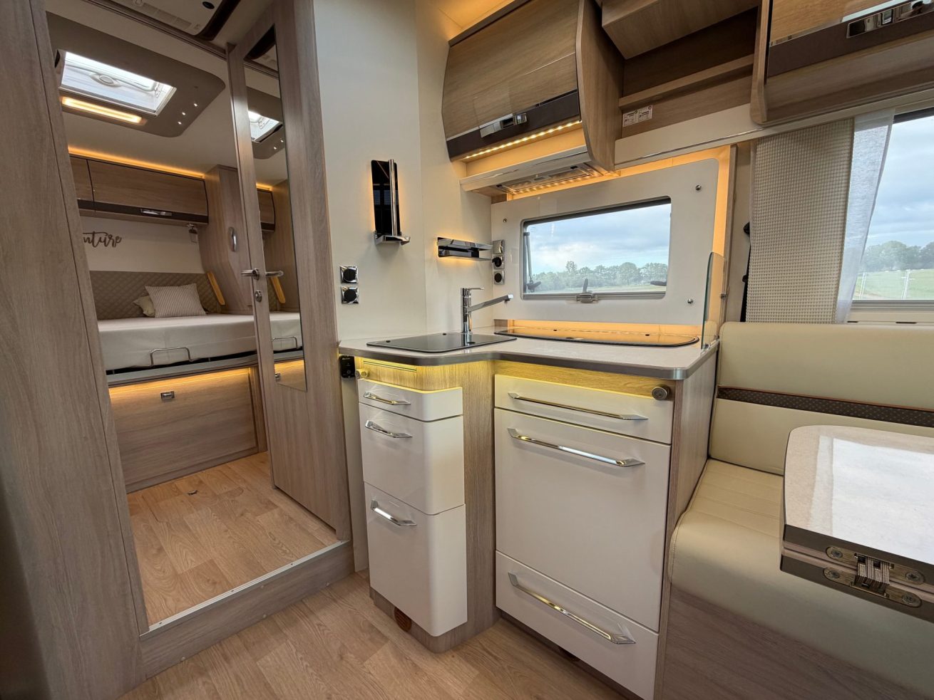 Rapido 696 F Premium Edition (7)